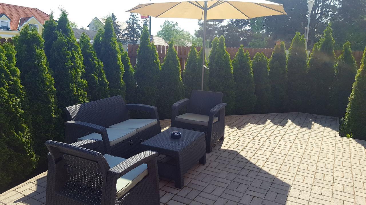 Pension Diana-Parndorf Exteriör bild